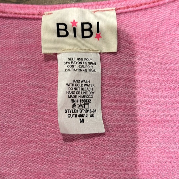 Long sleeve buttery soft and stretch pink and blue cheetah top! - Picture 4 of 4